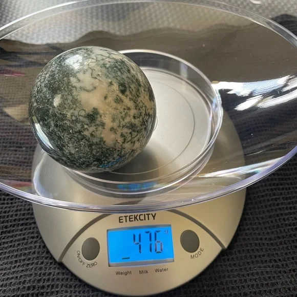 Tree Agate Sphere (Green & White) 476g - Picture 3 of 3